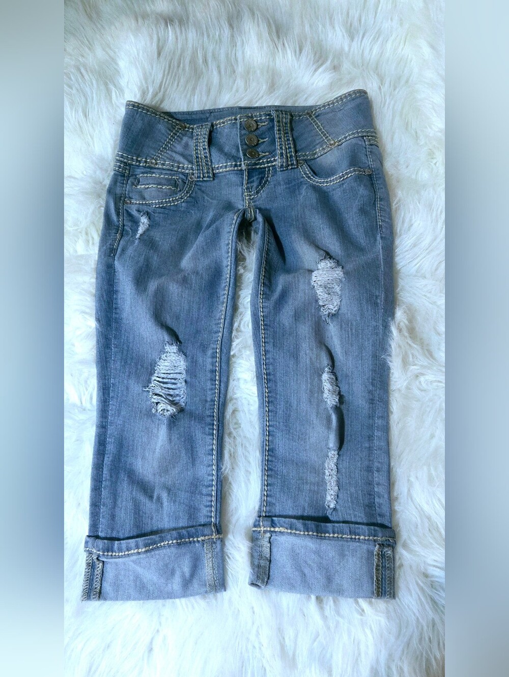 Almost Famous Low Rise Medium Distressed Wash Rolled Cuff Capri Jeans Size 0